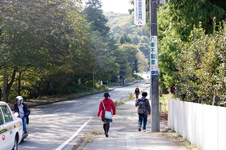 Saliendo de Kawauchi rumbo a Aobayama. Hasta la curva del fondo se puede ir en bici sin marchas.
