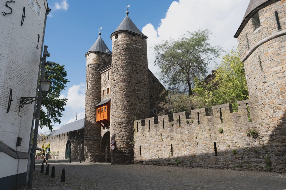 Maastricht’s Helpoort or ‘Hell Gate’ is the oldest existing city gate in the Netherlands and dates back to the 13th century.