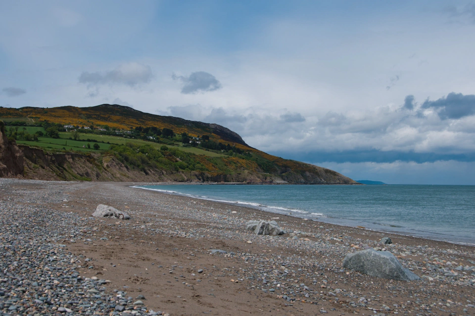 The beach is not the best place to take the sun or generally lie but you can see the good-natured intentions.