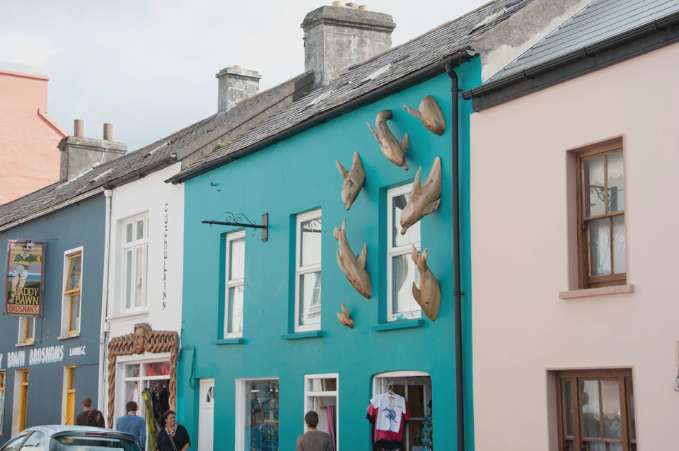 dingle-colorful-town.webp