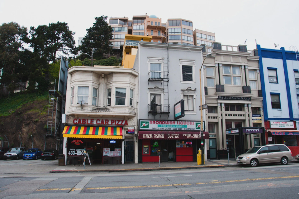 San Franciscans are as harmonious with building facades as I am picking clothes.