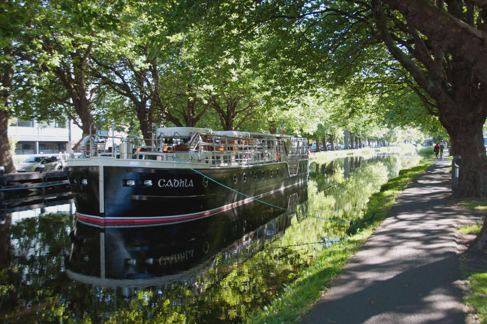 The boat anchored there sometimes moves and you can have your party or romantic dinner inside too.