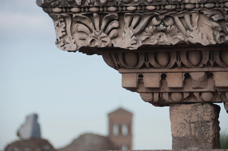 close-up-colosseum-archeological-park-column.webp